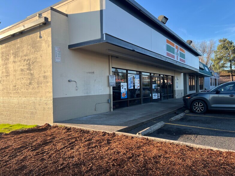 More Photos Of 16725 SE McLoughlin Blvd, Milwaukie Convenience Store For Sale