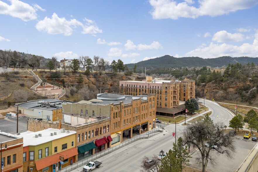 More Photos Of 603 N River St, Hot Springs Hotel For Lease