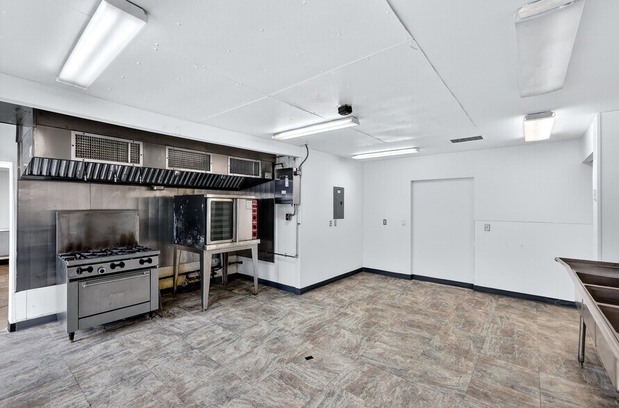 More Photos Of 5503 N Wall St, Spokane Freestanding For Lease