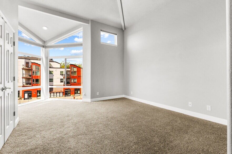 More Photos Of 8137 SW Seneca St, Tualatin Flex For Sale