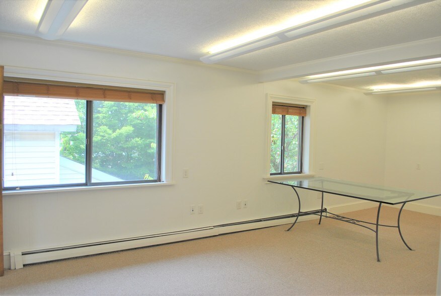 More Photos Of 31 Saint Roch Ave, Greenwich Office Residential For Lease