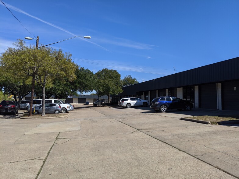 Primary Photo Of 720 Hwy 183 S, Austin Light Distribution For Lease