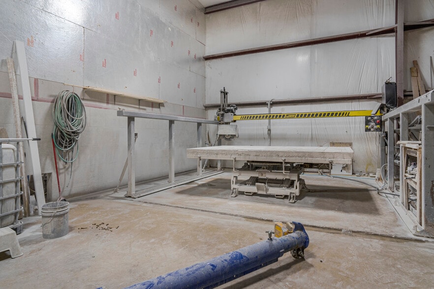 More Photos Of 18230 Bracken Dr, San Antonio Industrial For Sale