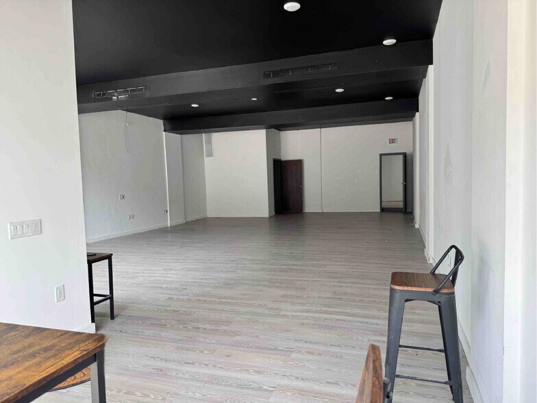 More Photos Of 1208-1210 Northern Blvd, Manhasset Storefront Retail Office For Lease