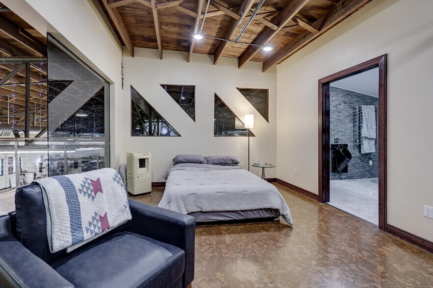 More Photos Of 102 S Wall Ave, Joplin Office For Sale