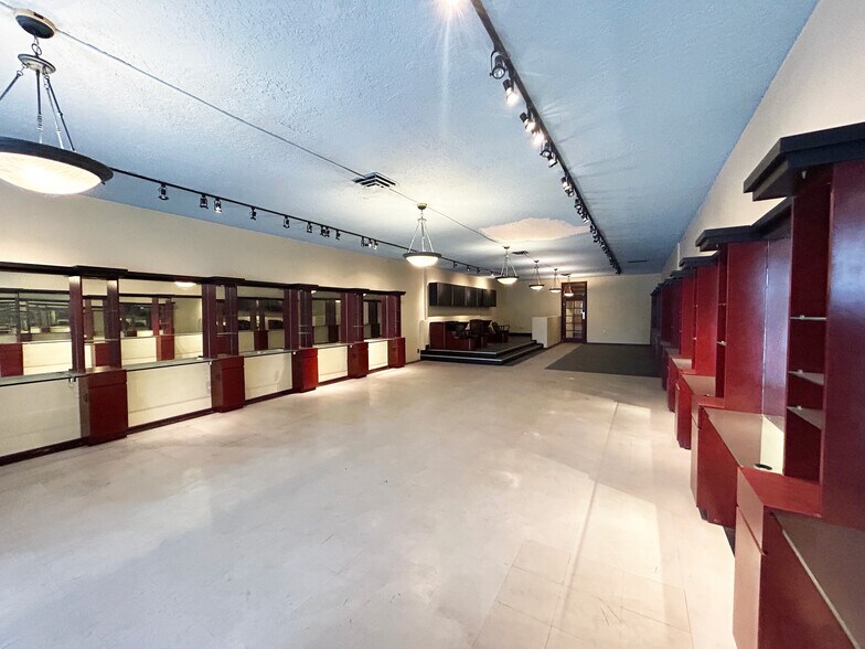 More Photos Of 40 W 100 N, Provo Storefront For Lease