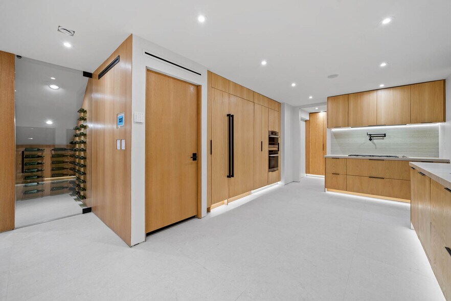 More Photos Of 7372 Fay Ave, La Jolla Multifamily For Sale