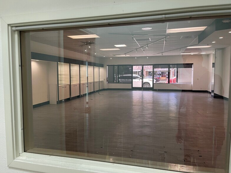 More Photos Of 127 N Main Ave, Fallbrook Storefront Retail Office For Lease