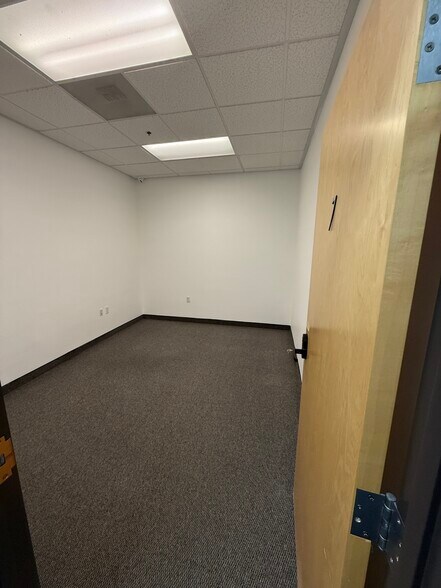 More Photos Of 5765 S Rainbow Blvd, Las Vegas Office For Lease