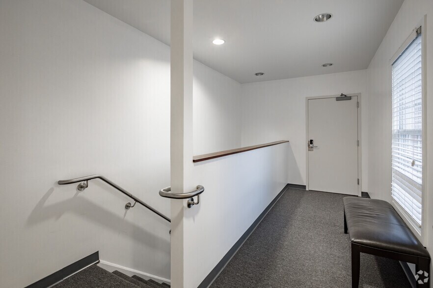 More Photos Of 2440 Sandy Plains Rd, Marietta Office For Lease