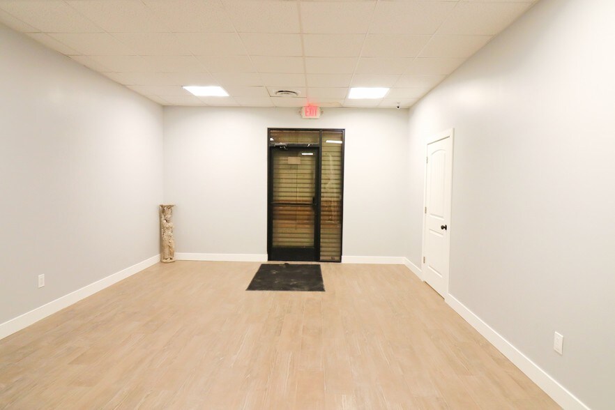 More Photos Of 6050 N Black Canyon Hwy, Phoenix Loft Creative Space For Sale