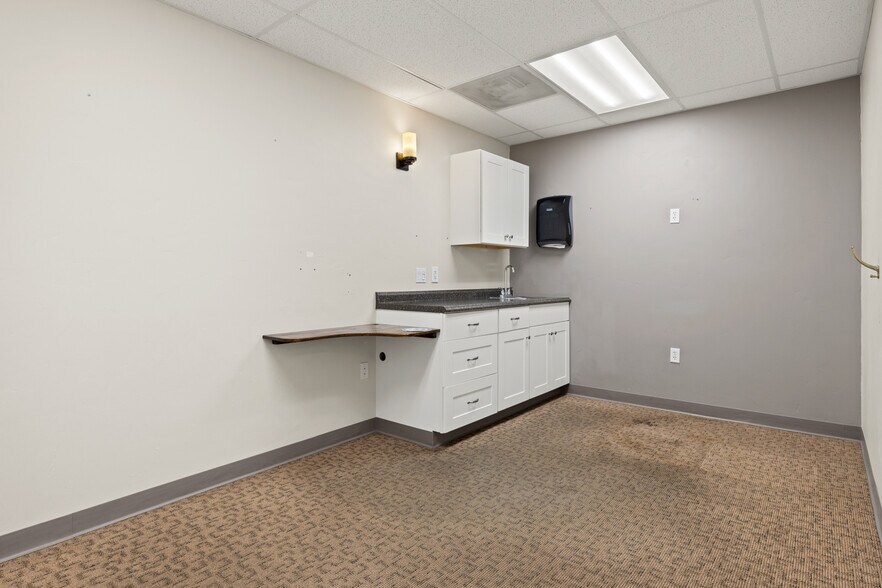 More Photos Of 1070 Wood St, Willows General Retail For Lease