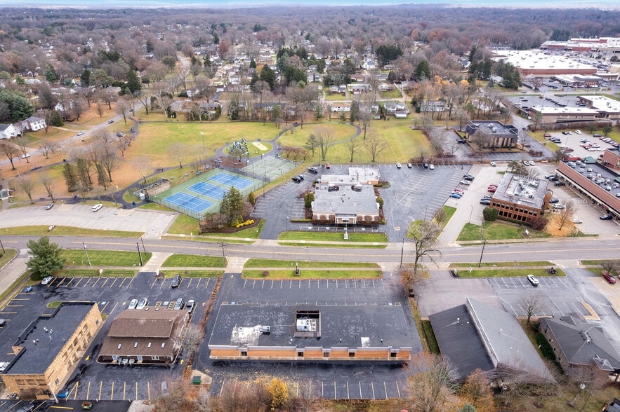More Photos Of 81-90 N Miller Rd, Fairlawn Office For Sale