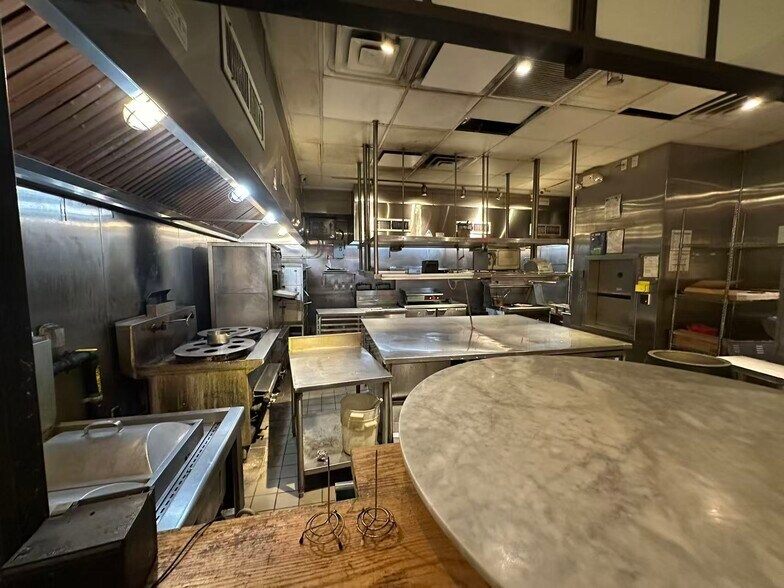 More Photos Of 610-612 Ninth Ave, New York Storefront For Lease