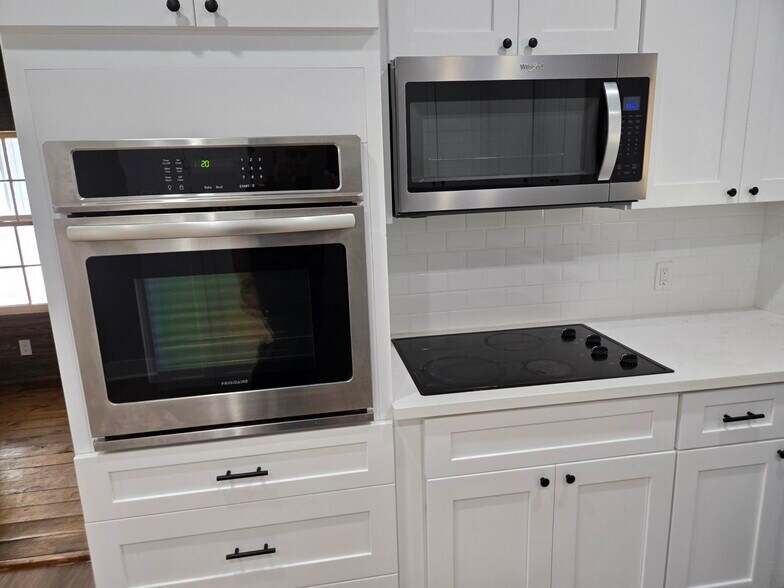 More Photos Of 1523 Avenue C, Katy Flex For Lease