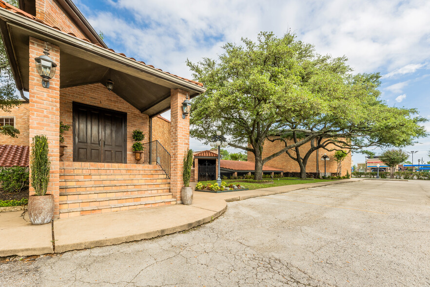 Primary Photo Of 6303 Beverlyhill St, Houston Lodge Meeting Hall For Sale