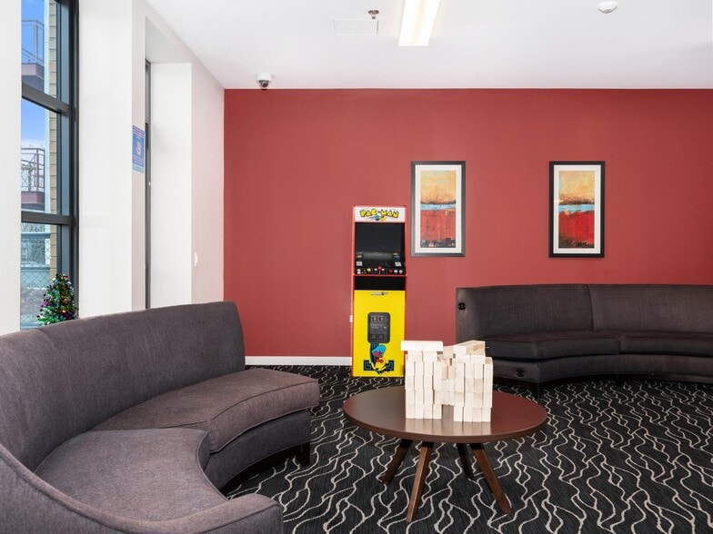 More Photos Of 6418 N Sheridan Rd, Chicago Apartments For Lease