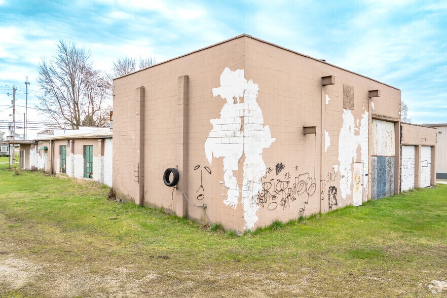 More Photos Of 1020 N 5th St, Fremont Light Manufacturing For Sale