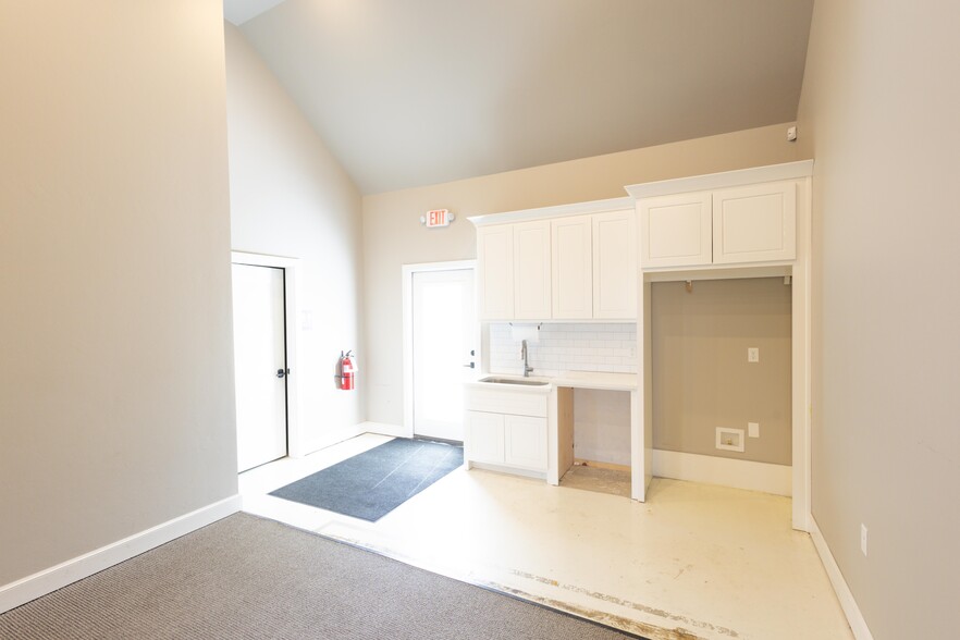 More Photos Of 2901 Fairfax Dr, Edmond Medical For Lease