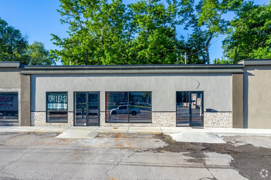 More Photos Of 7801-7811 Shawnee Mission Pky, Overland Park Freestanding For Lease