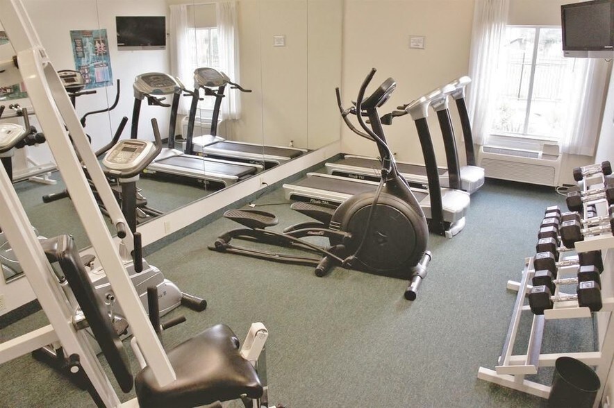 More Photos Of 415 Fm 1960 Rd E, Houston Hotel For Sale