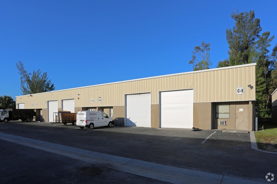 More Photos Of 163-175 Cleary Rd, West Palm Beach Warehouse For Lease