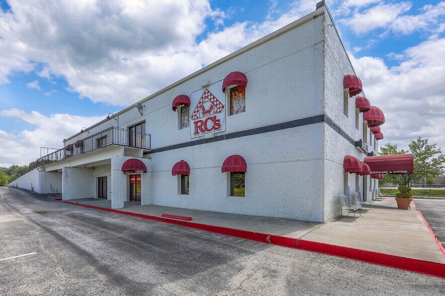 More Photos Of 330 E 135th St, Kansas City Restaurant For Sale