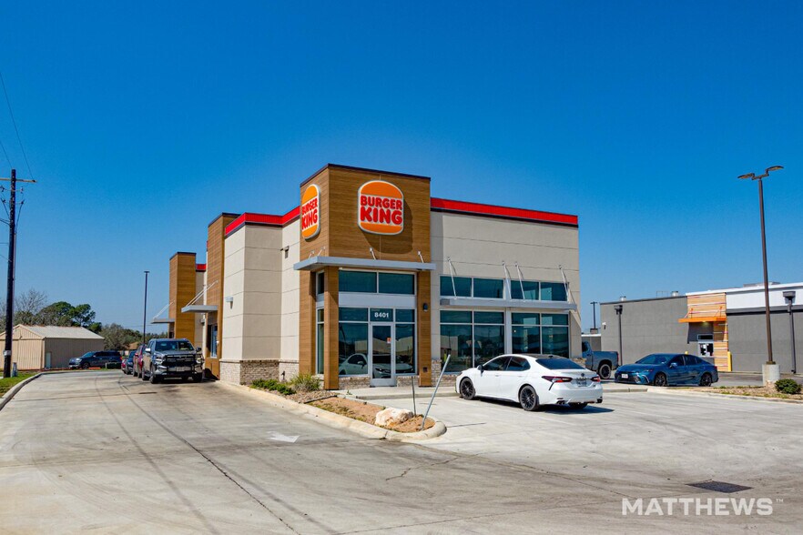 More Photos Of 8401 N Navarro St, Victoria General Retail For Sale