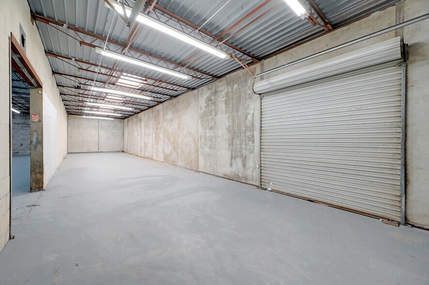 More Photos Of 5715 Kenwick St, San Antonio Warehouse For Lease