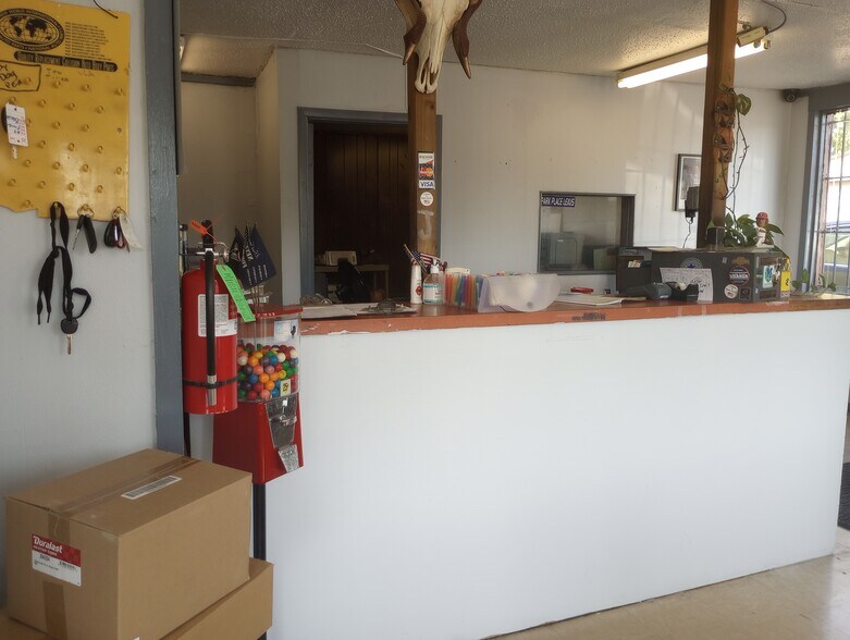 More Photos Of 4123 S Lancaster Rd, Dallas Office For Sale