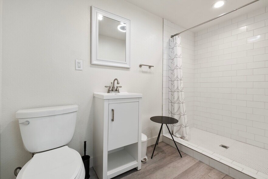 More Photos Of 555 E 3rd St, Long Beach Storefront Retail Residential For Sale