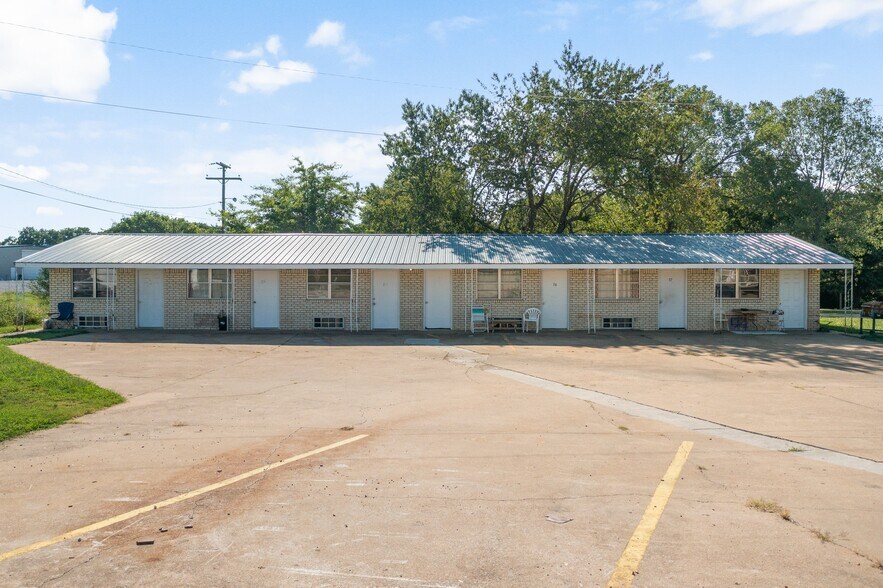 More Photos Of 2320 S Main St, Grove Multifamily For Sale