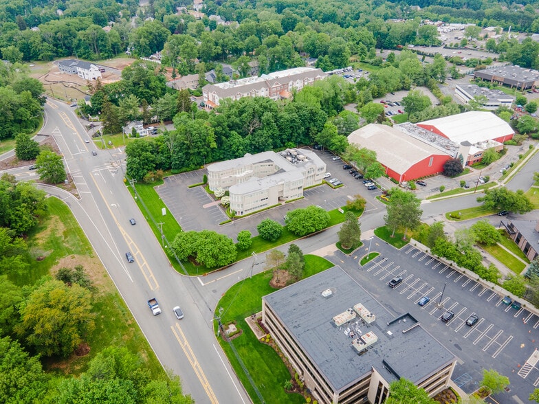 More Photos Of 860 Wyckoff Ave, Mahwah Medical For Lease