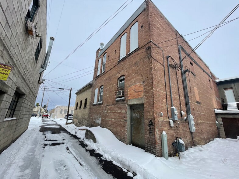 More Photos Of 23 N Bridge St, Saint Anthony Storefront Retail Residential For Sale