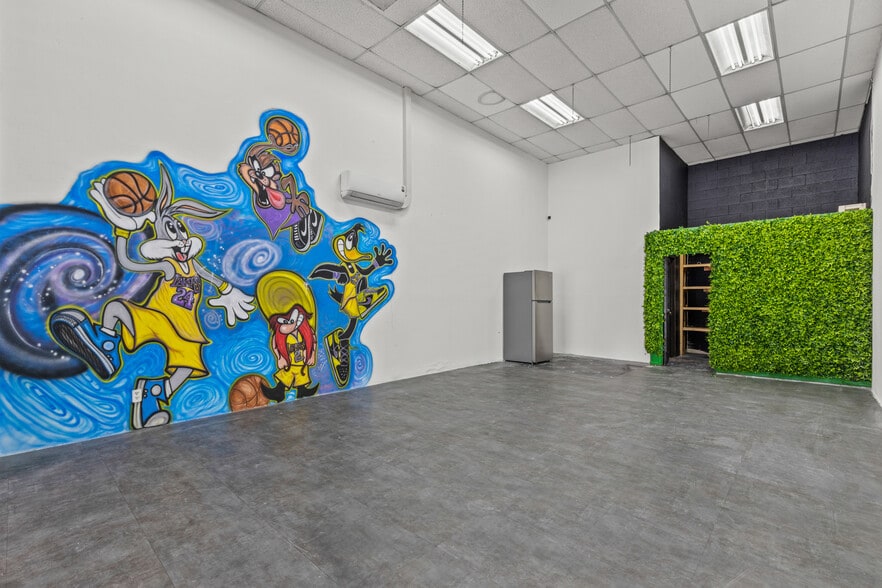 More Photos Of 204 E 11th St, Los Angeles General Retail For Sale