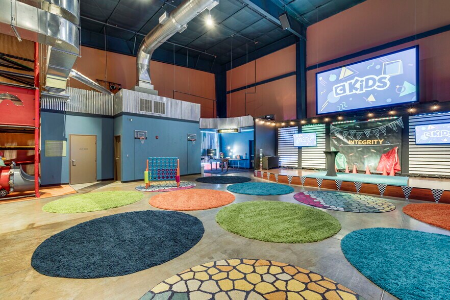 More Photos Of 260 N Miller Rd, Mansfield Religious Facility For Sale