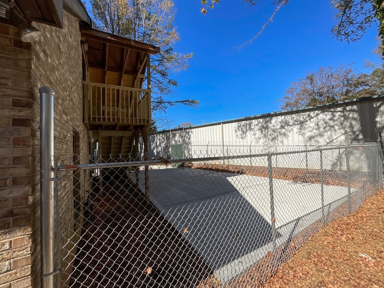 More Photos Of 1804 Lucas Ln, Charlotte Industrial For Lease