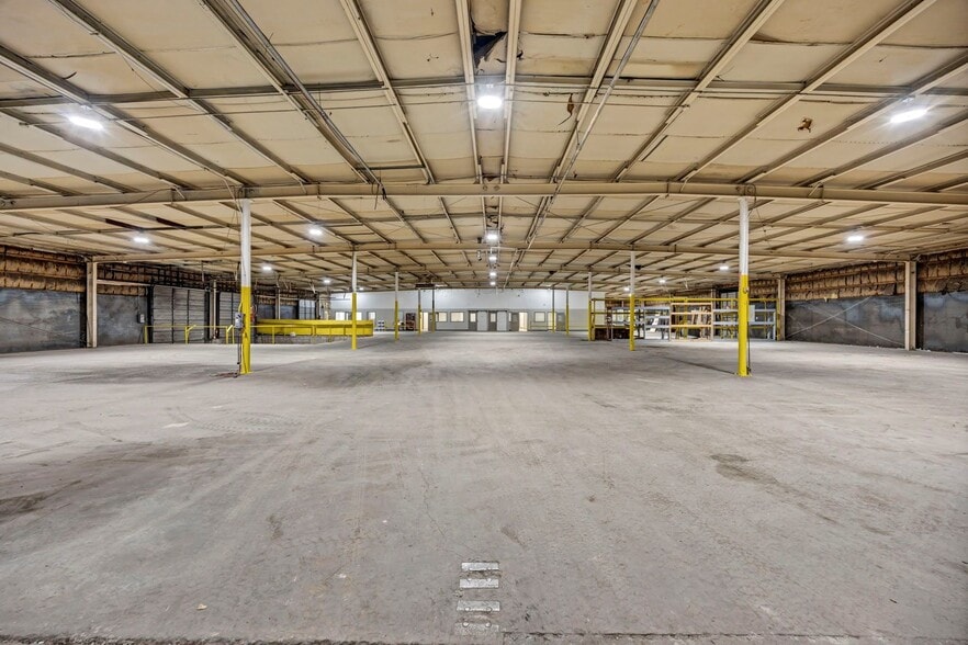 More Photos Of 1627 Columbia College Dr, Columbia Warehouse For Lease