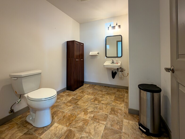 More Photos Of 125 Baltimore Ave SE, Bandon General Retail For Sale