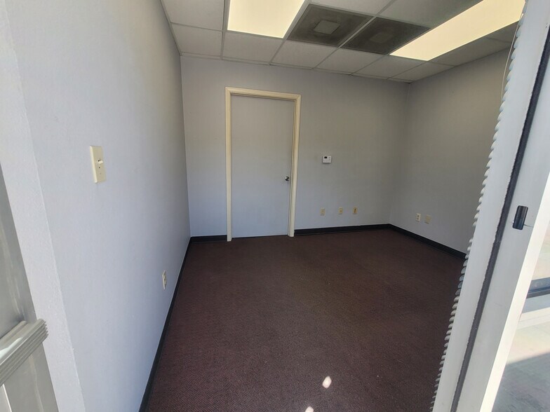 More Photos Of 7340 Blanco Rd, San Antonio Self Storage For Lease