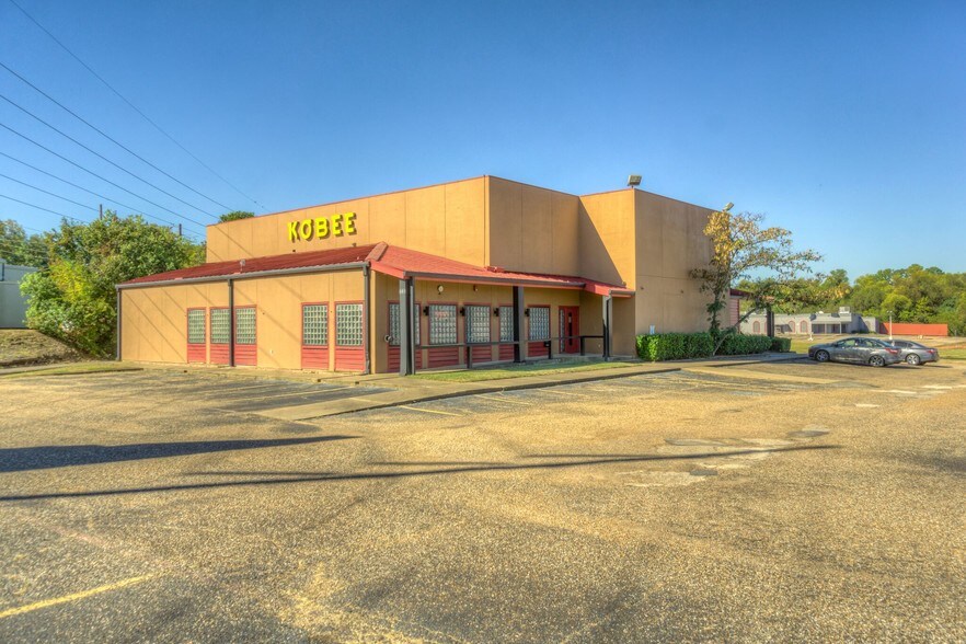 Primary Photo Of 401 N Spur 63, Longview Restaurant For Sale