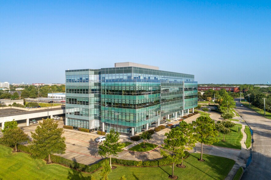 More Photos Of 455 E Medical Center Blvd, Webster Medical For Lease