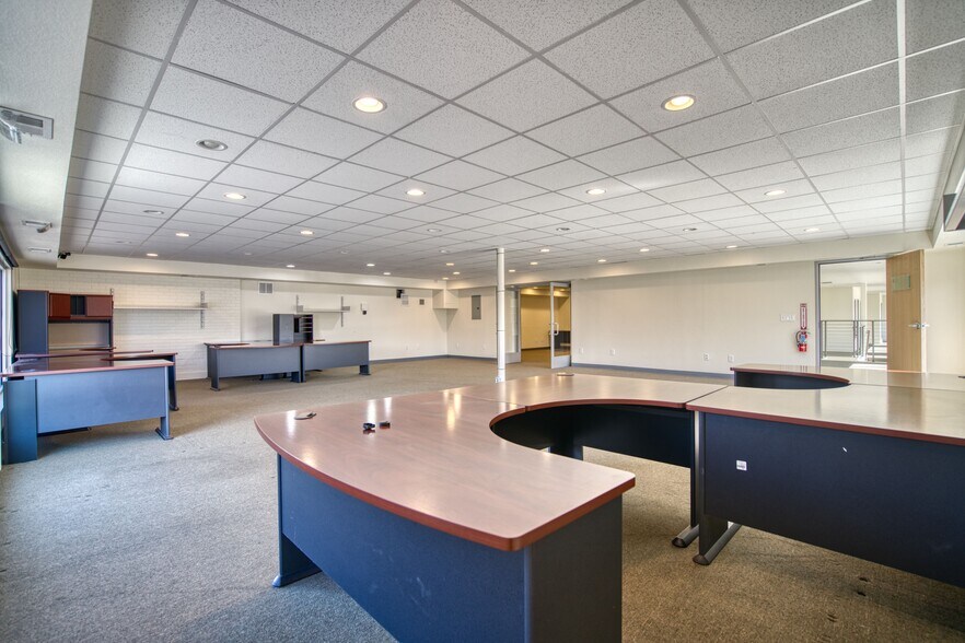 More Photos Of 724 Main Street Plaza, Longmont Storefront Retail Office For Sale