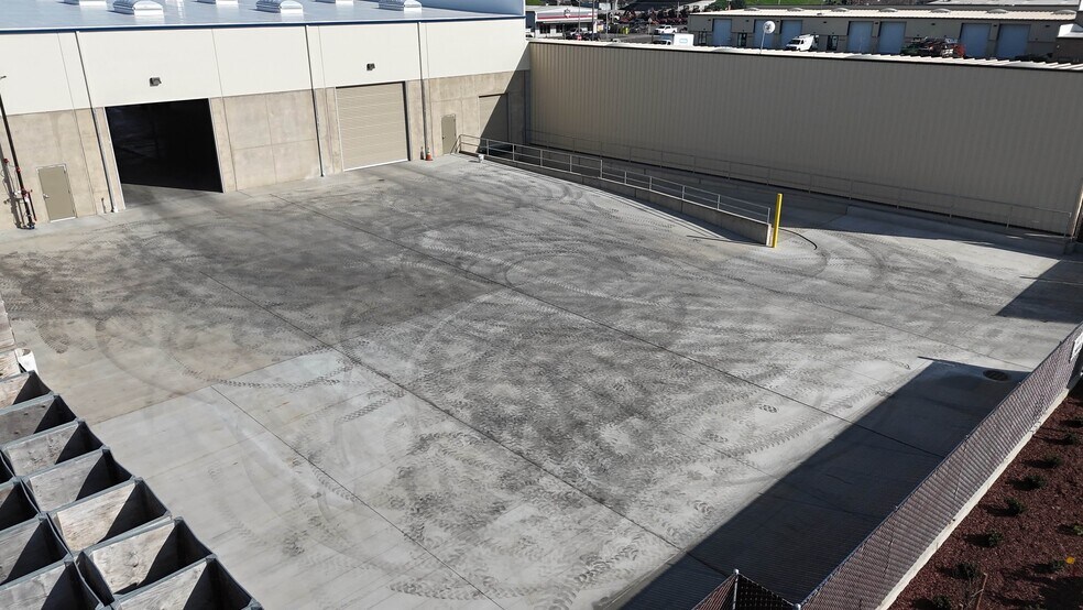 More Photos Of 1140 Glenwood ave, Turlock Showroom For Lease
