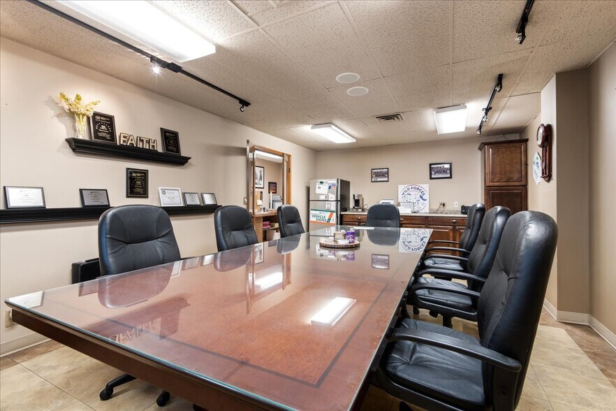 More Photos Of 110 N Cascade St, Kennewick Flex For Sale