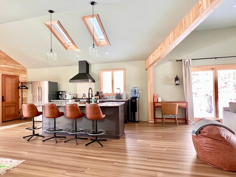 More Photos Of 62 Mount Pleasant Rd, Columbia Specialty For Sale