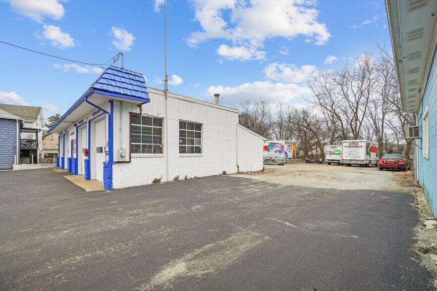 More Photos Of 10 Gansett Ave, Cranston Auto Repair For Sale