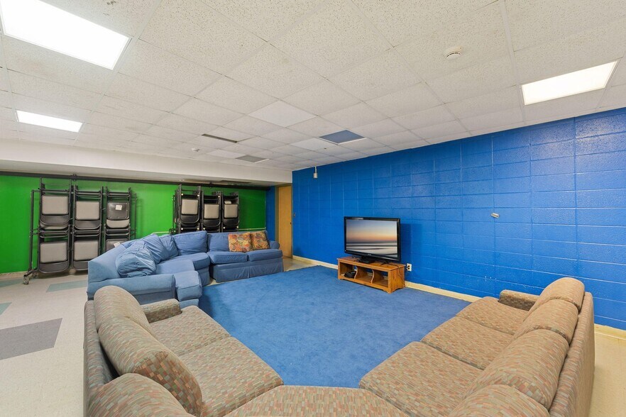 More Photos Of 8223 N Port Washington Rd, Fox Point Religious Facility For Lease
