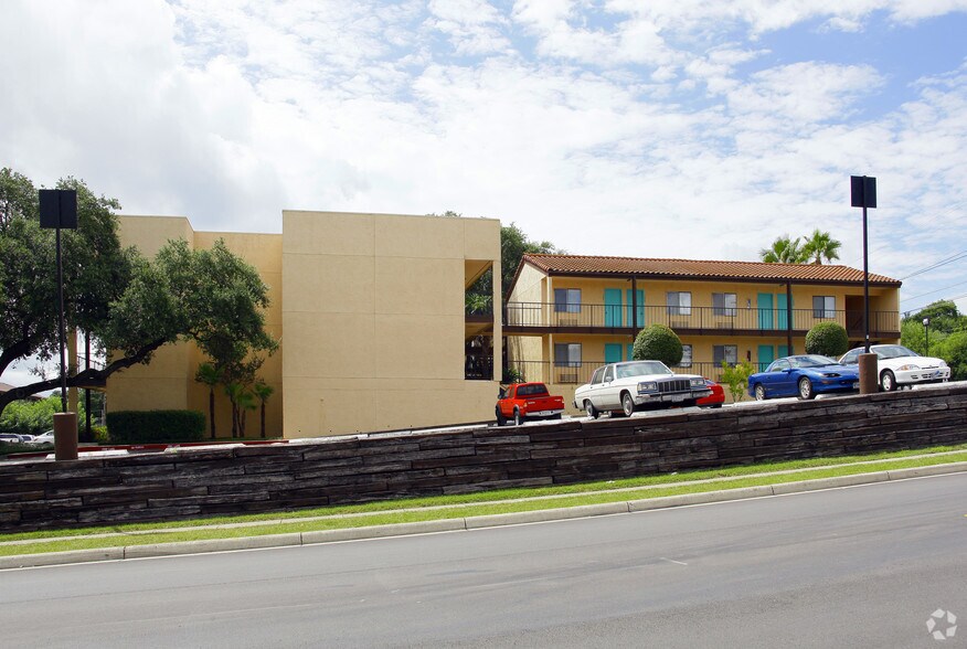 Primary Photo Of 5050 Fredericksburg Rd, San Antonio Apartments For Sale