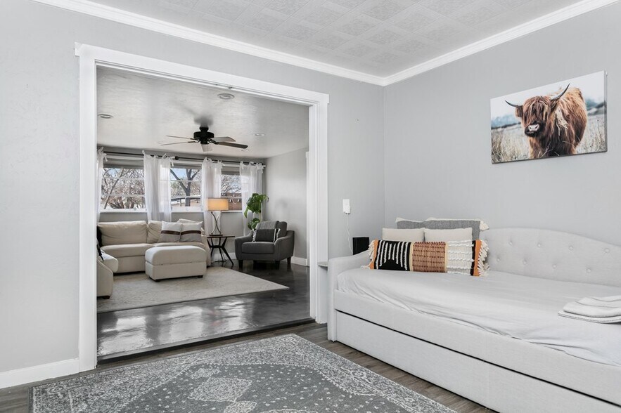 More Photos Of 333 W Burbank St, Fredericksburg Specialty For Sale